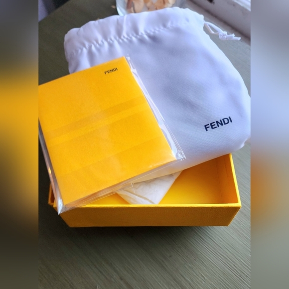 EUC Fendi Selleria Bifold Wallet Full Inclusion - Picture 3 of 13